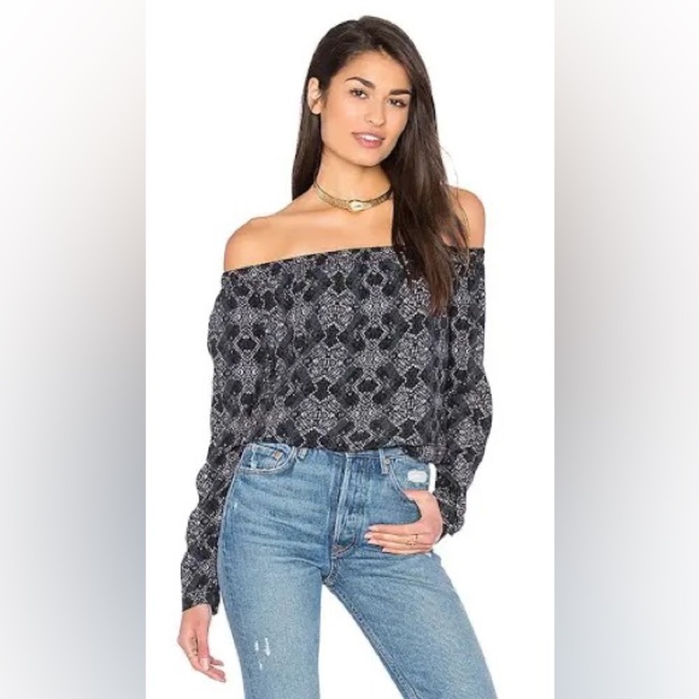 Michael Star off Shoulder blouse
